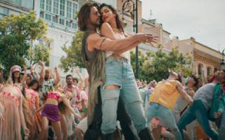 pathans-new-song-jhoome-jo-pathaan-receives-mixed-reactions-on-social-media